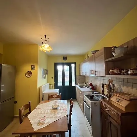 Feriehus Aris House Kalamítsi